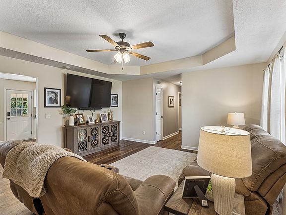 3rd image of 2923 Penny Ln