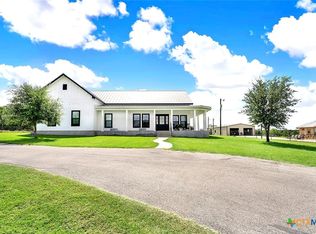 149 County Road 256, Floresville, TX 78114