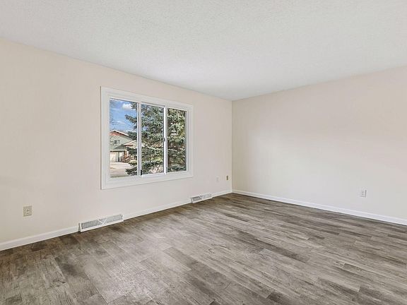 5th image of 300 Aster Dr