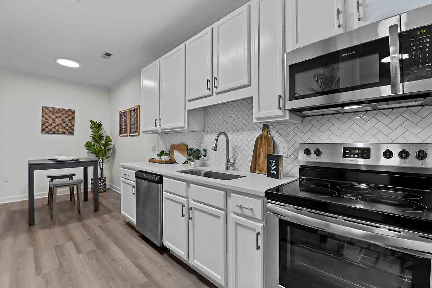 Blue Hill Apartments — Photo 3