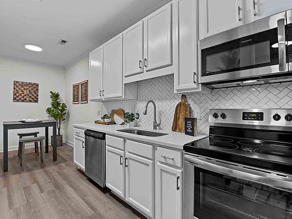4th image of 601 Crimson Cross Ct #201