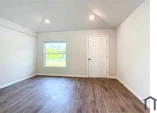 9233 Tacoma Ave — Photo 16