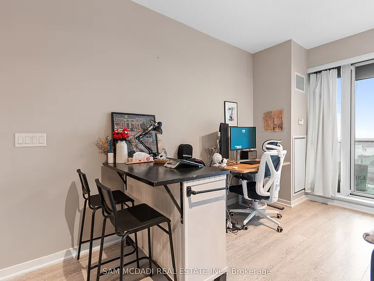 150 E Liberty St #1208 — Photo 8
