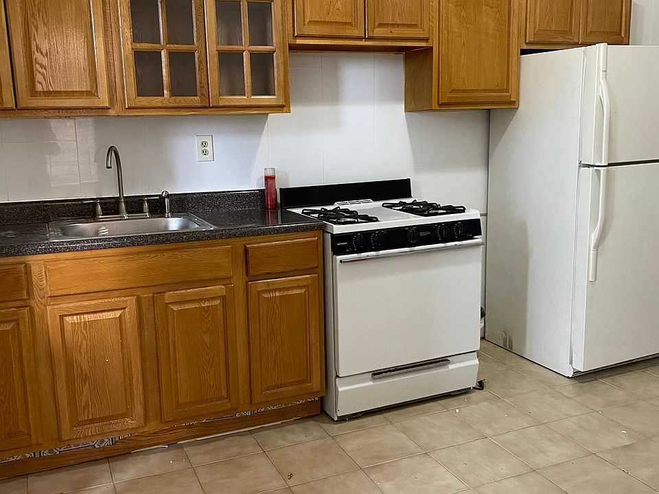 1st image of 21 Lawrence St APT 4W