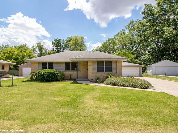 2nd image of 3204 Ashwood Dr