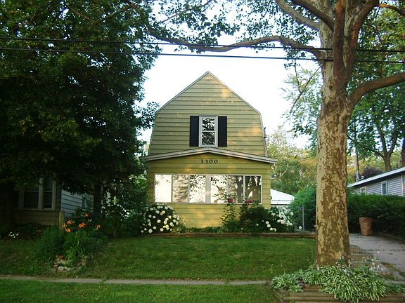 2nd image of 1300 Portland Ave NE