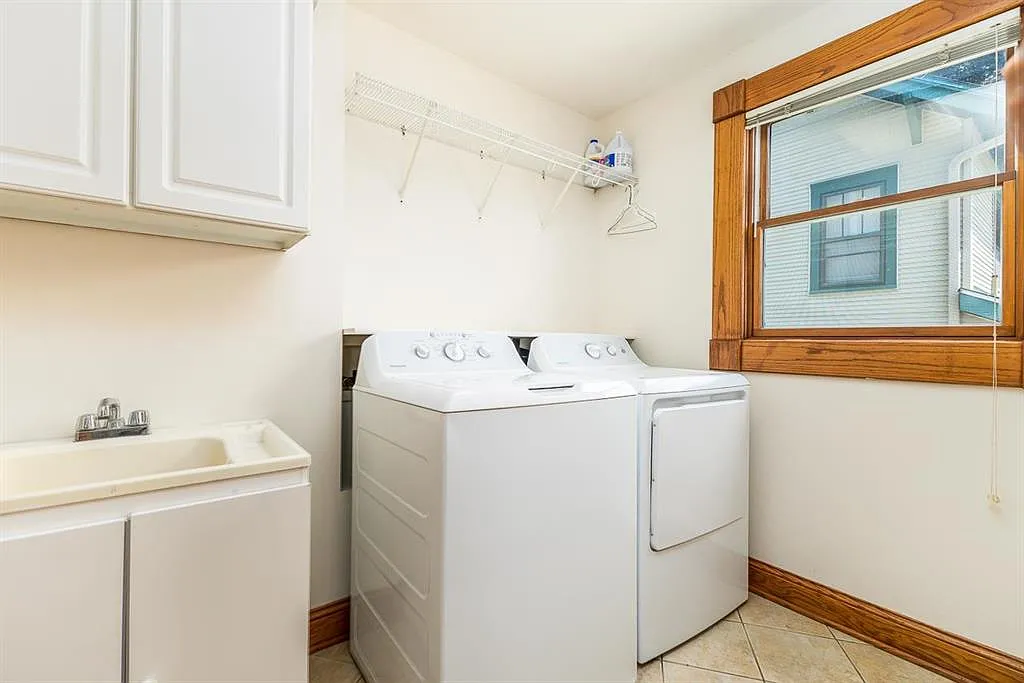 6 bed, 2599 sqft, $2,500 — Photo 4
