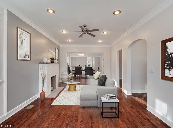 3rd image of 8104 S Jeffery Blvd