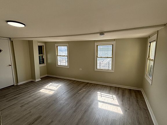 2nd image of 809 Summer Ave #3