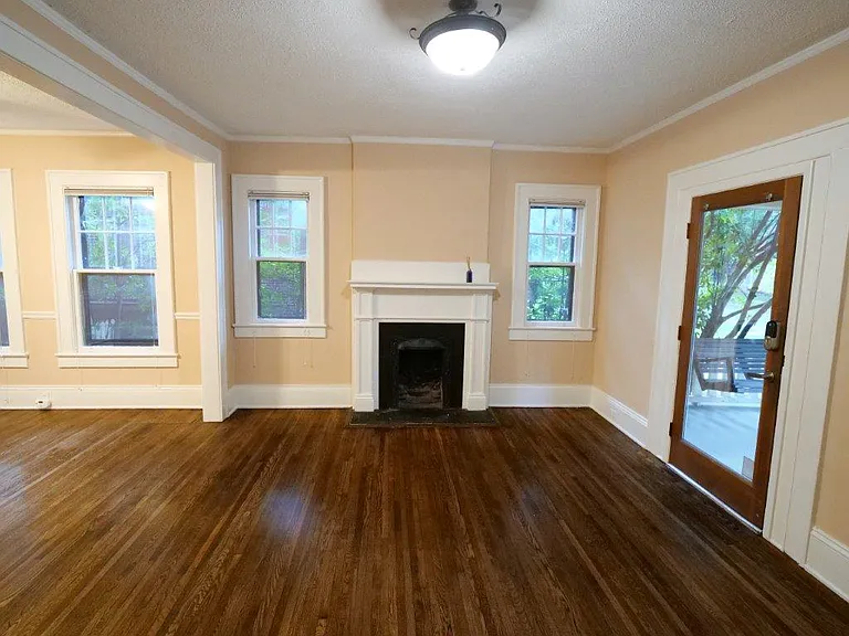 1110 E Worthington Ave — Photo 4