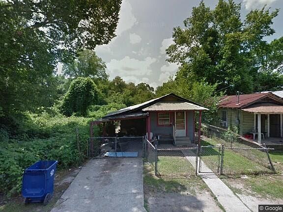 1st image of 820 E 5th St