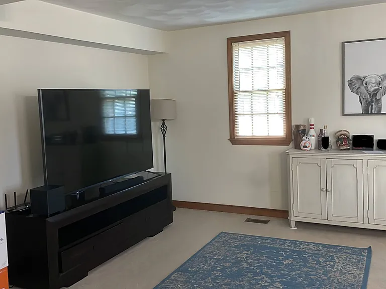 1052 Chestnut St — Photo 5
