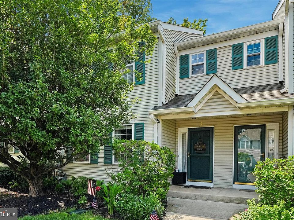 1st image of 104 Yorkshire Way