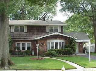 184 Orchid Rd, Levittown, NY 11756