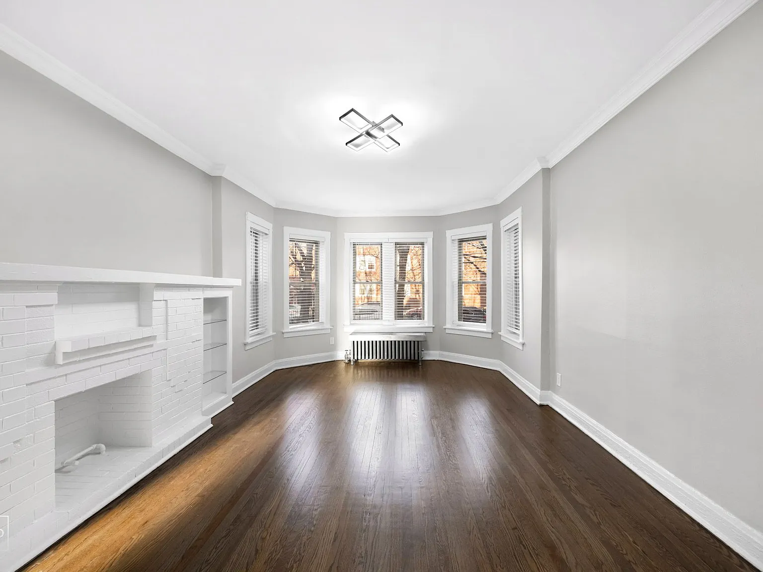 647 N Mayfield — Photo 2