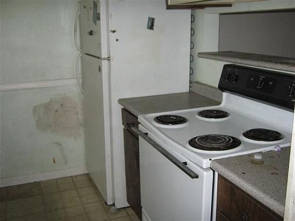 5th image of 1221 N Peach Ave APT 161