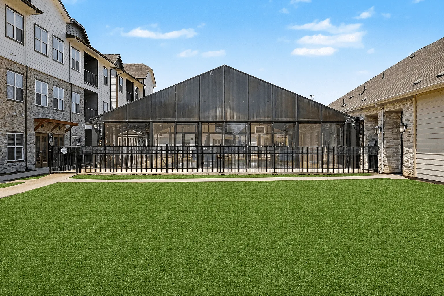 Park Residences Plano 55+ Cottages & Apartments — Photo 3