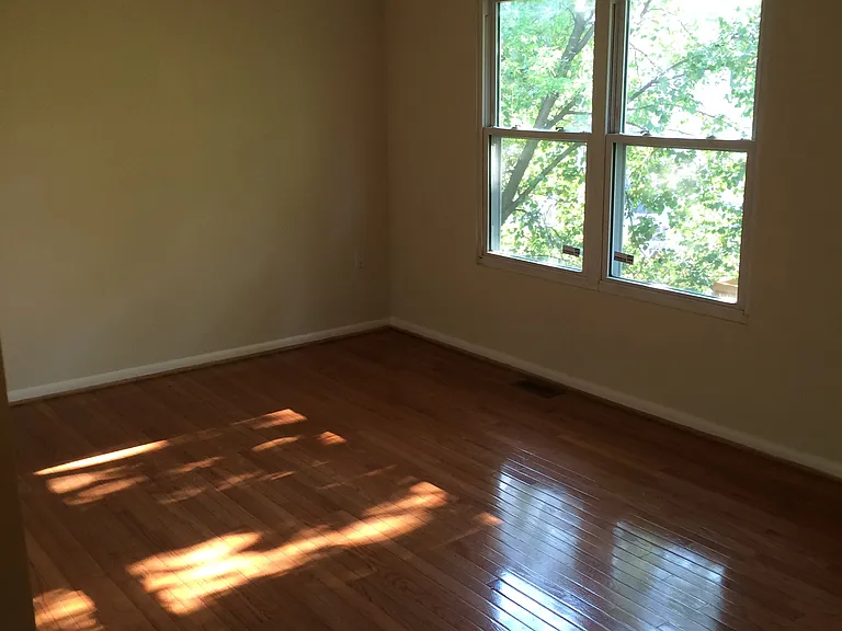 900 Nadine Ct — Photo 14