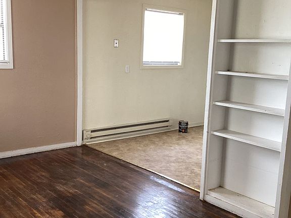 2nd image of 1005 E Brazos St