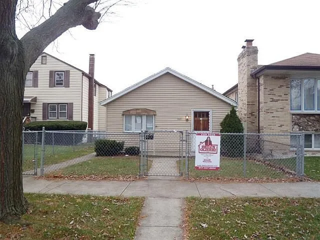 3326 N Opal Ave photo 1