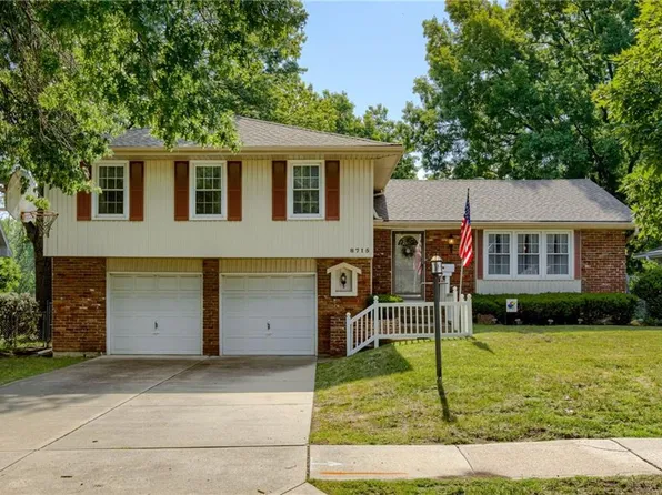 8715 Mackey St, Overland Park, KS 66212