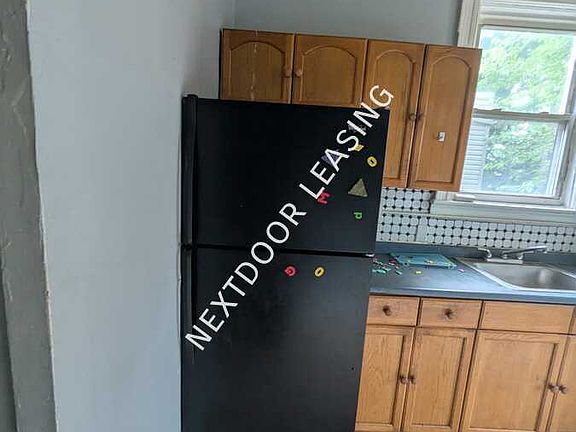 2nd image of 21 Bergen Ave #2M
