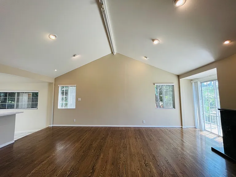 729 Orange Dr — Photo 8