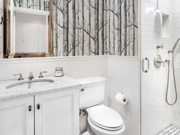 139 East 66th Street image 7 of 10