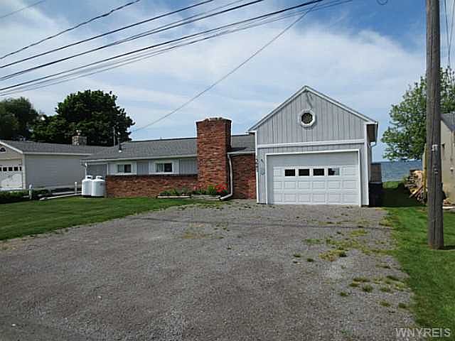 1st image of 15687 Thompson Dr