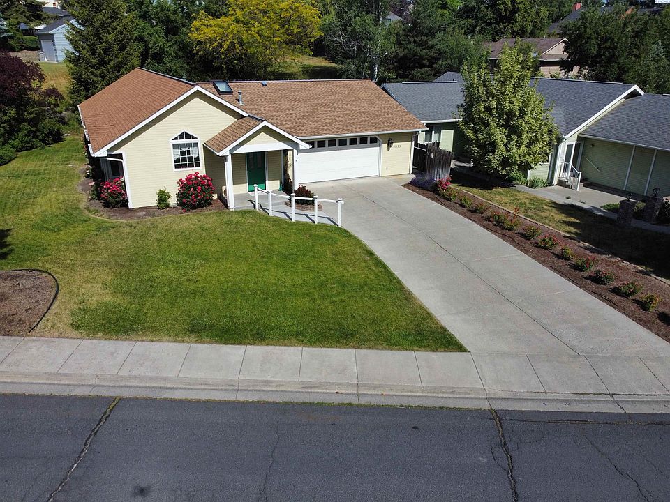 1st image of 1135 SE Sandalwood Dr