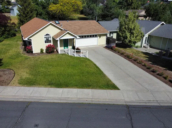 1135 SE Sandalwood Dr, Pullman, WA 99163