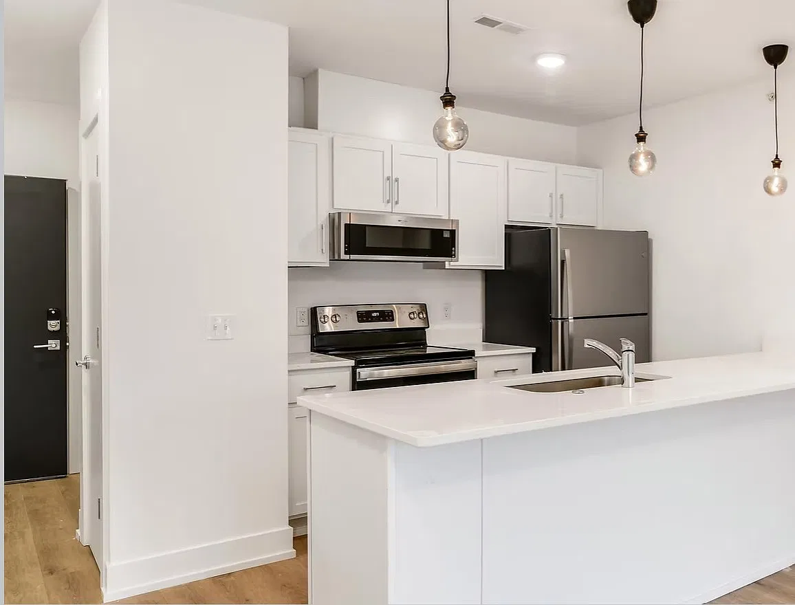 2 bed, 950 sqft, $1,989 — Photo 1