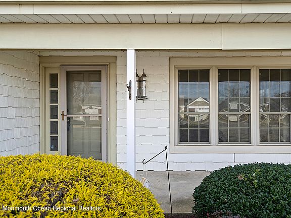 2nd image of 107 Buckingham Drive N