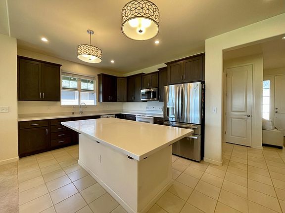 4th image of 371 Puaehu St