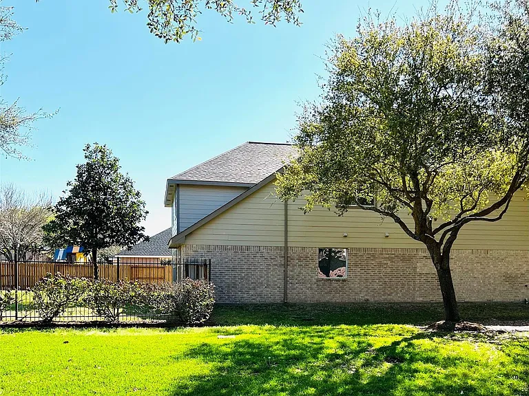 8426 Woodland Knoll Ln — Photo 30