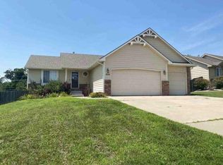 804 Fossilridge Dr, Manhattan, KS 66503
