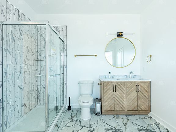 5th image of 3123 Woodland Ave #0