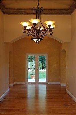 1st image of 1015 SW 44th Ave