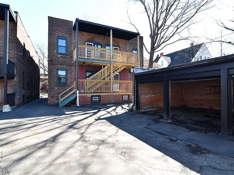 Grandview Ave — Photo 24
