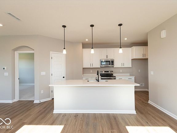 5th image of 882 Rosebud Ln