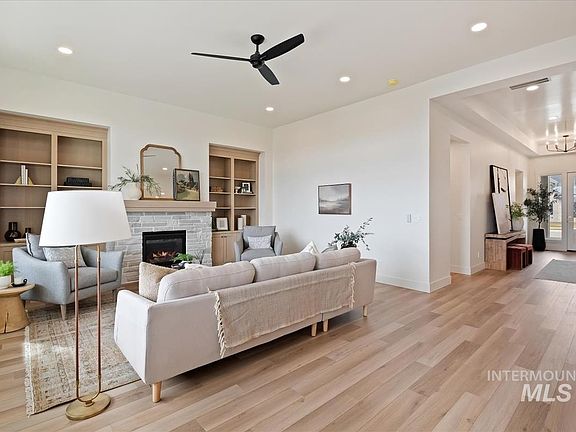 4th image of 2154 N Palaestra Ave