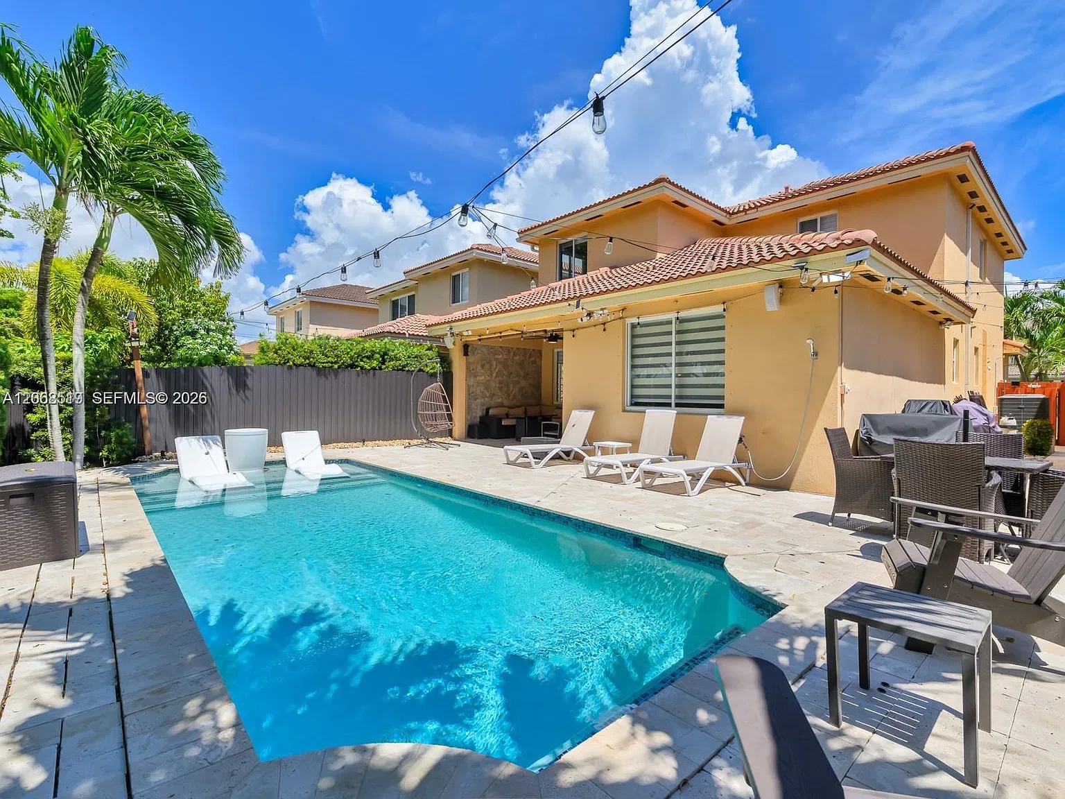 4 bed, 2.5 bath, 2368 sqft, $4,900 — Photo 2