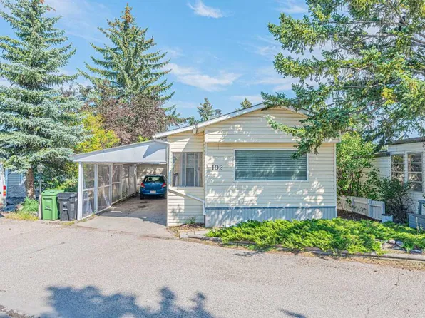 3223 83rd St NW #102, Calgary, AB T3B 5M7