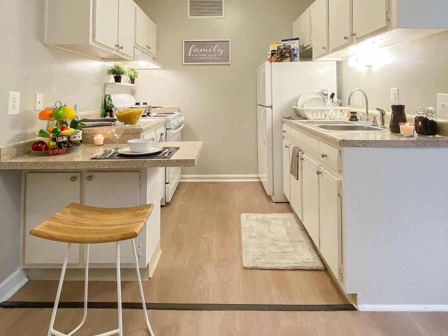 Park East - Park Knowles Apartments — Photo 2