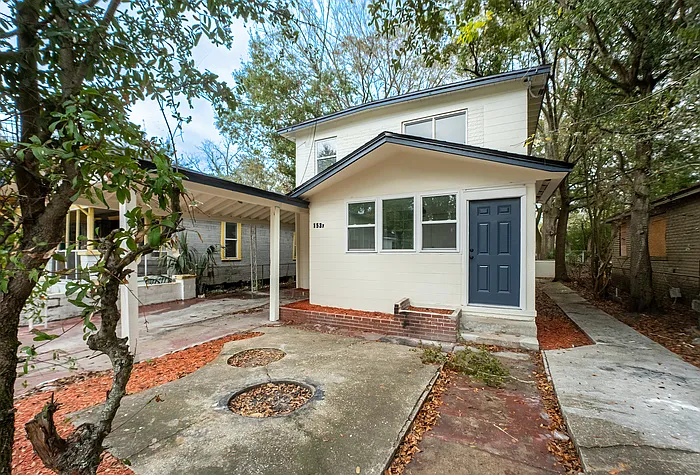 3 bed, 1.0 bath, 950 sqft, $1,050 — Photo 2