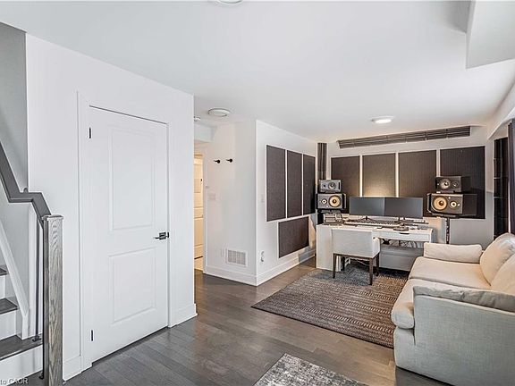 3rd image of 2497 Littlefield Cres