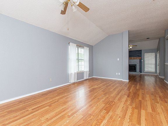 2nd image of 305 Tomahawk Dr