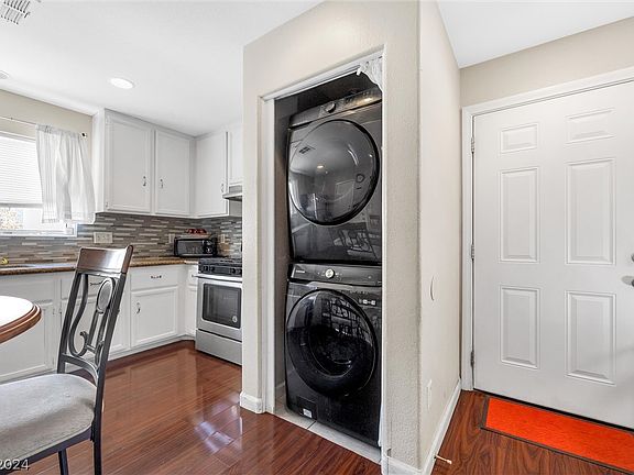 5th image of 1261 Golden Apple St
