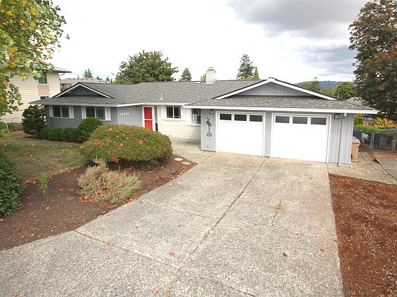 2nd image of 15644 SE Holly Ct