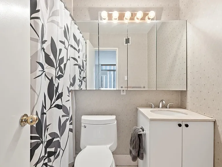 145 E 48th St #35A — Photo 7